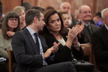 Επίδειξη πυγμής και υπόγειες συμμαχίες