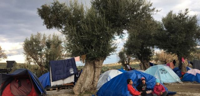 ΓΧΣ: Χιλιάδες πρόσφυγες εγκλωβισμένοι στα ελληνικά νησιά