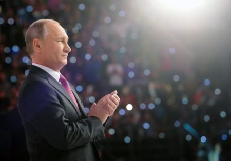 Δεν έχει αποφασίσει ακόμα ο Πούτιν αν θα είναι υποψήφιος