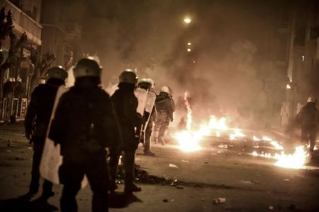 Νέες επιθέσεις εναντίον ΜΑΤ στα Εξάρχεια