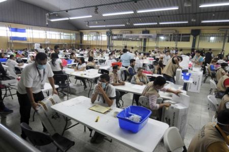 Επτά κυβερνήσεις της Λ. Αμερικής υπέρ της ανακαταμέτρησης ψήφων στην Ονδούρα