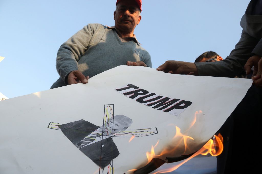 ΗΠΑ: Ανεστάλη η χορήγηση στρατιωτικής οικονομικής βοήθειας στο Πακιστάν