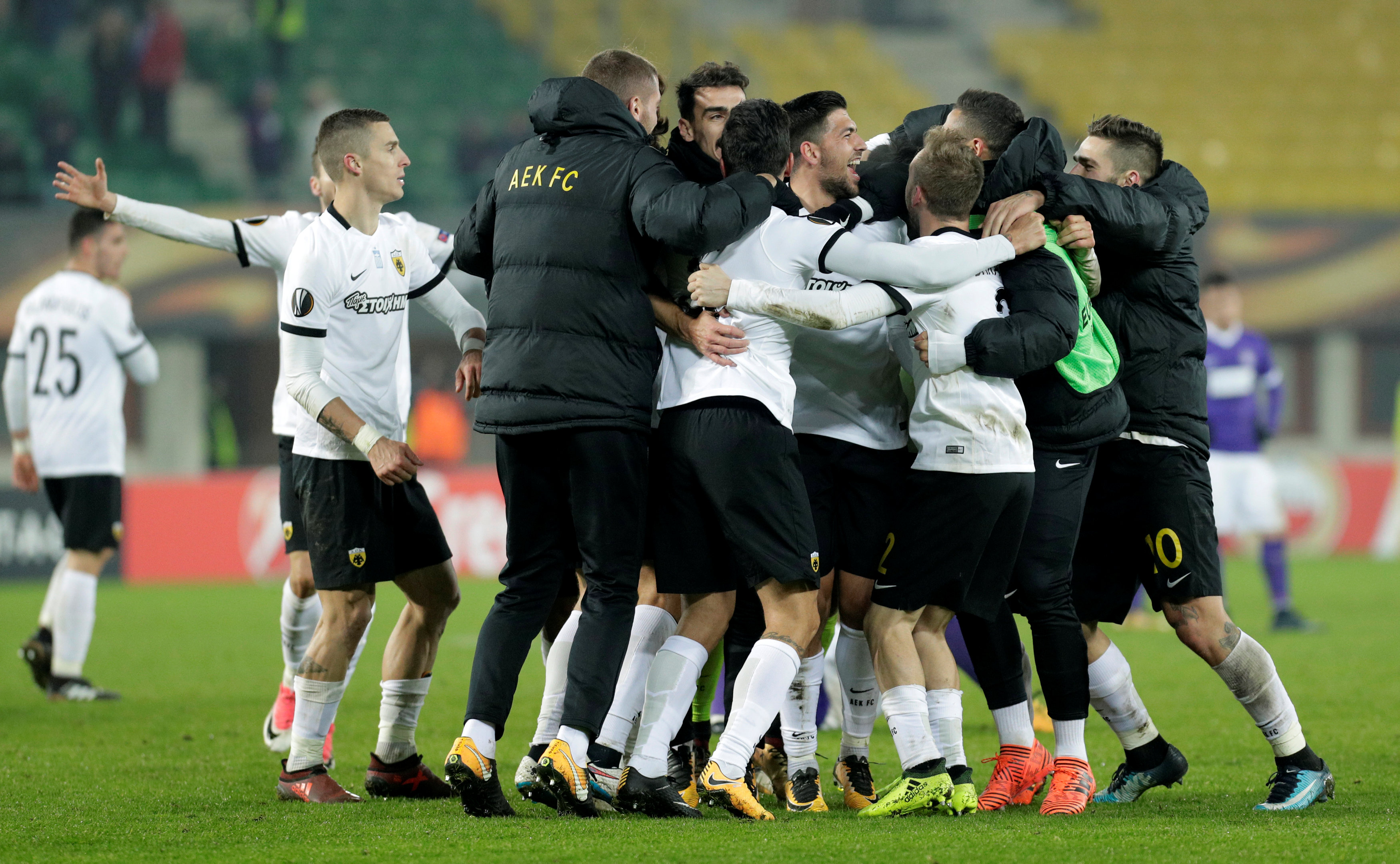 Europa League: Η ΑΕΚ στους «32» – Pήρε 0-0 στη Βιέννη