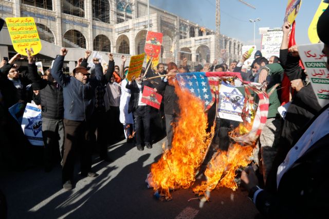 Καζάνι που βράζει το Ιράν – Μαζικές διαδηλώσεις κι επεισόδια