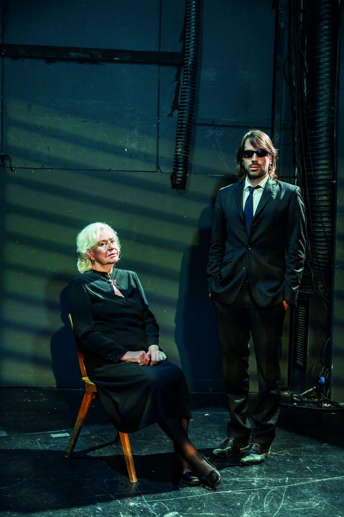 Κατερίνα Χέλμη – Μάνος Καρατζογιάννης: «Πατρίδα τώρα» για δύο γενιές