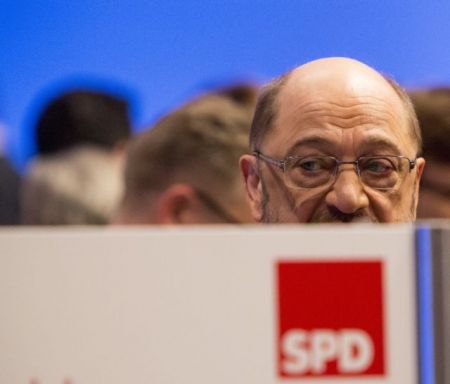 Σουλτς συστήνει σε SPD διερευνητικές με Μέρκελ