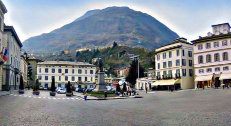 Ιταλία: Οδηγός παρέσυρε πεζούς σε χριστουγεννιάτικη αγορά