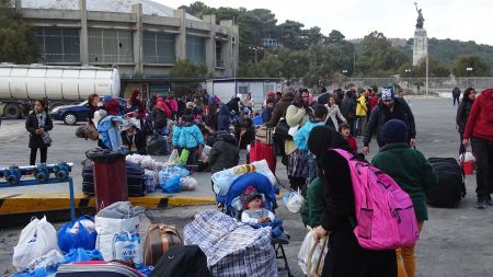 Αντιδράσεις στον περιορισμό κυκλοφορίας στους μετανάστες στα νησιά