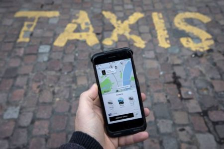 ΕΕ: Εταιρεία ταξί και όχι εφαρμογή η Uber
