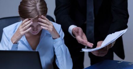 Ο εργασιακός εκφοβισμός εξαπλώνεται στην Ελλάδα