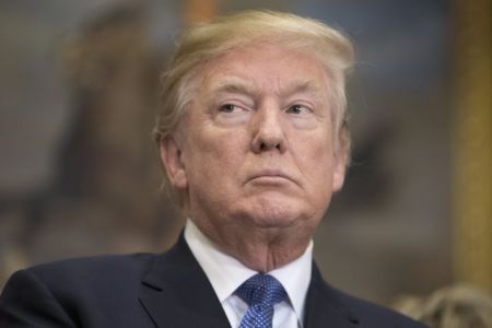 Γερουσιαστές ζητούν παραίτηση Τραμπ λόγω σεξουαλικών παρενοχλήσεων