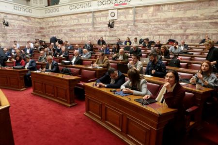 Σε αναμμένα κάρβουνα οι βουλευτές του ΣΥΡΙΖΑ