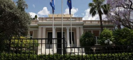 Κυβέρνηση: Μόνη δέσμευση του κ.Μητσοτάκη η περικοπή μισθών