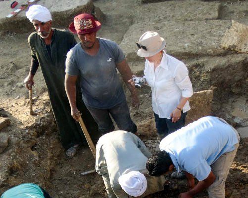 Αίγυπτος: Στο φως ακέφαλο άγαλμα της θεάς Αρτέμιδας