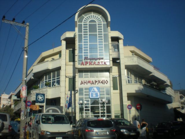 Σάλος με κατασχέσεις τραπεζικών λογαριασμών από τον Δήμο Βύρωνα