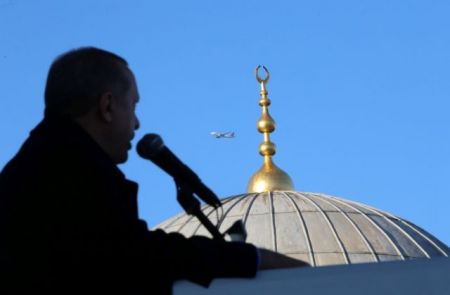 Ο Τραμπ “παγώνει” προσωρινά την πώληση όπλων στην Τουρκία