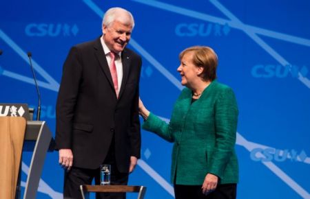 Μέρκελ: Θερμή υποδοχή αυτήν τη φορά στο συνέδριο του CSU