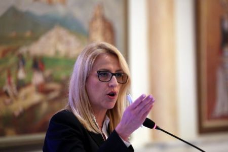 Διαψεύδει η Δούρου τον δήμαρχο Ραφήνας για τα πλαστά έγγραφα περί εκκένωσης