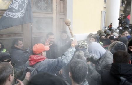 Κίεβο: Υποστηρικτές του Σαακασβίλι προσπάθησαν να καταλάβουν συναυλιακό χώρο