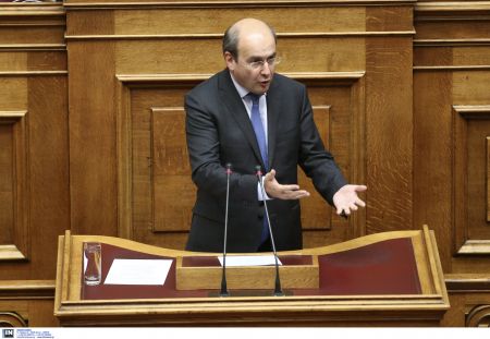 Κ. Χατζηδάκης: Αντί να ζητήσετε συγγνώμη, βγάζετε τη γλώσσα