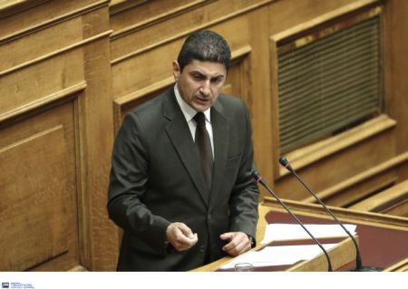Αυγενάκης: Η κυβέρνηση συνεχίζει τη θεσμική της κατρακύλα