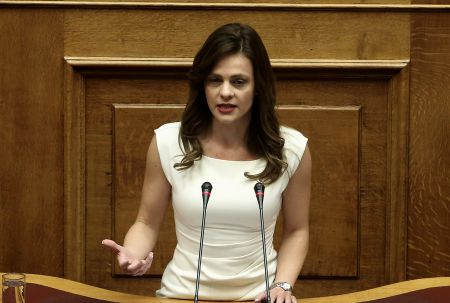 Αχτσιόγλου κατά ΚΚΕ για απεργίες: Σκορπίζετε την ηττοπάθεια στους εργαζομένους