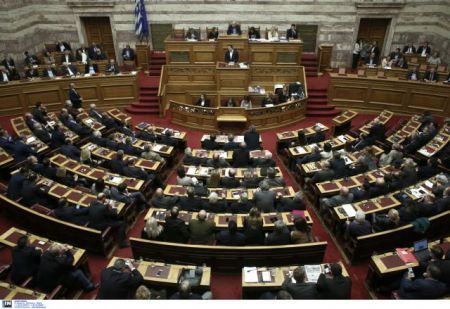 Πυρά της αντιπολίτευσης για την πληθώρα τροπολογιών