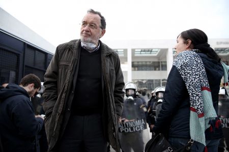 Στο σφυρί τα ενοικιαζόμενα γραφεία της… Λαϊκής Ενότητας