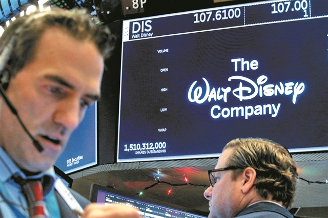 Με $71,3 δισ. το ποντίκι «έφαγε» την αλεπού