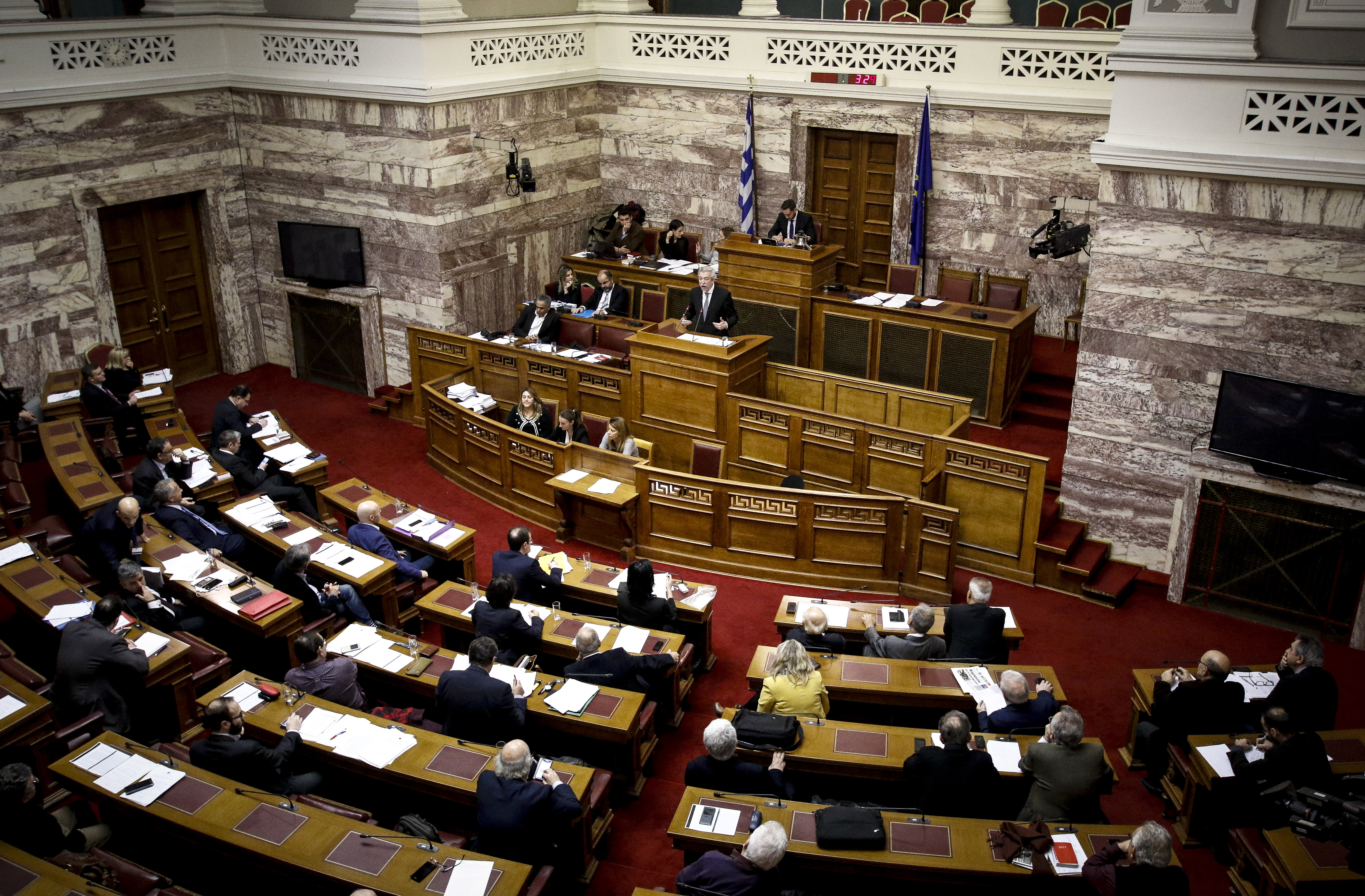 Βουλή: Υπερψηφίστηκε η τροπολογία για τους πλειστηριασμούς μετά τις αλλαγές Κοντονή