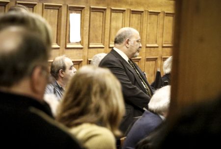 Syriza MPs in turmoil over bill penalising protests at property auctions