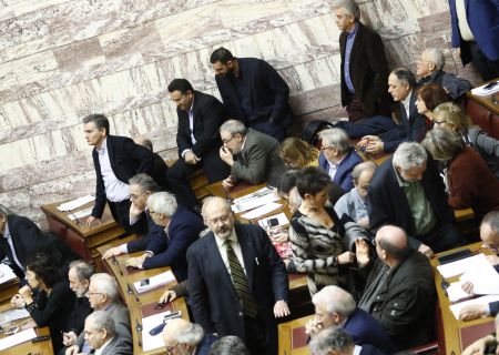 Government withdraws provision for jail sentence for threats against notaries