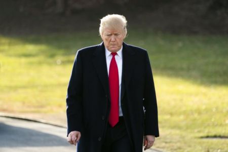 Ο Μπάνον είναι απογοητευμένος από τη χαοτική ηγεσία Τραμπ