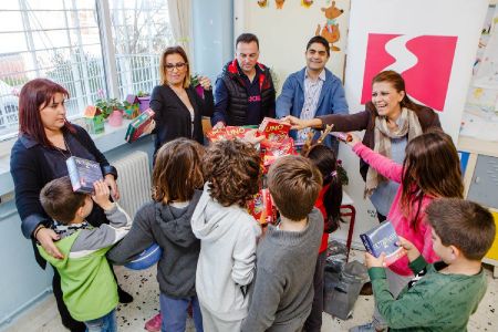 Η ΕΚΟ μοιράζει παιχνίδια, χαρά και χαμόγελα