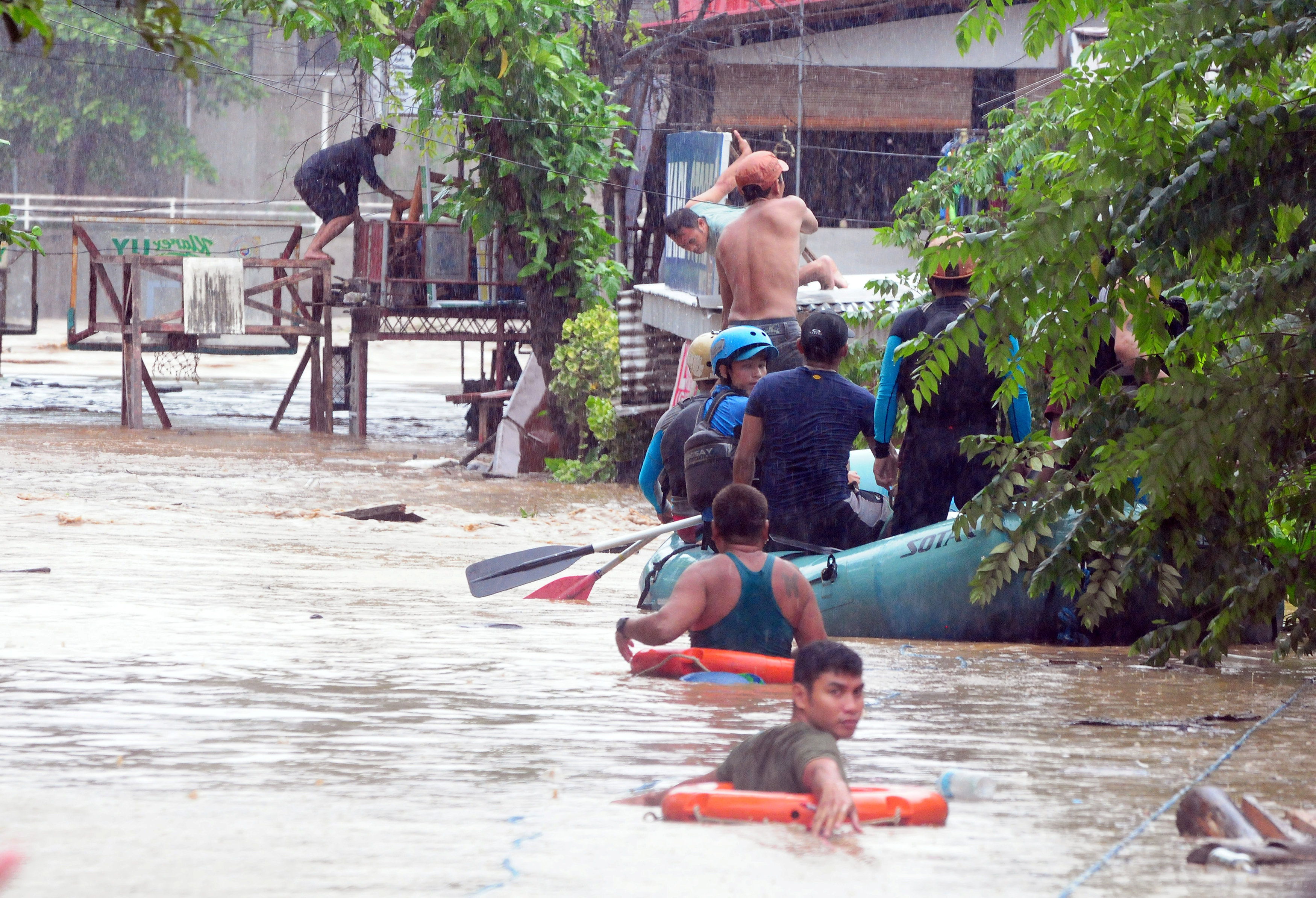 Φιλιππίνες: 90 νεκροί από το πέρασμα τροπικής καταιγίδας