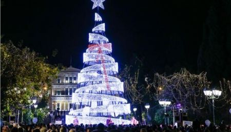 Δέκα συν ένα: Τα πιο εντυπωσιακά χριστουγεννιάτικα δέντρα του 2017