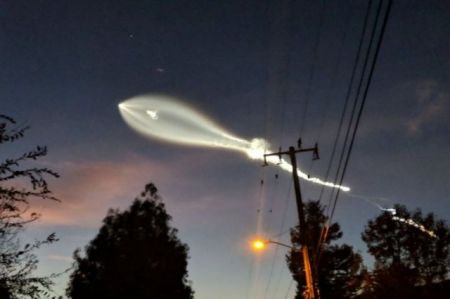 Μυστηριώδες ιπτάμενο αντικείμενο στον ουρανό του Λος Αντζελες