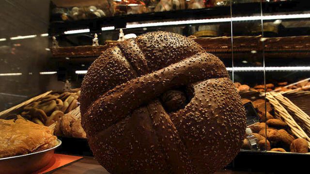 Χριστουγεννιάτικα έθιμα: Από το Χριστόψωμο έως την τσιγαρίδα