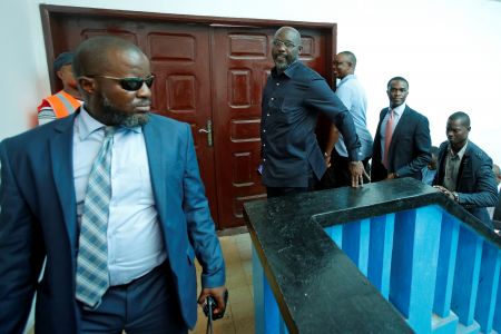 Λιβερία: Προβάδισμα για τον πρώην σταρ του ποδοσφαίρου Τζορτζ Γουεά