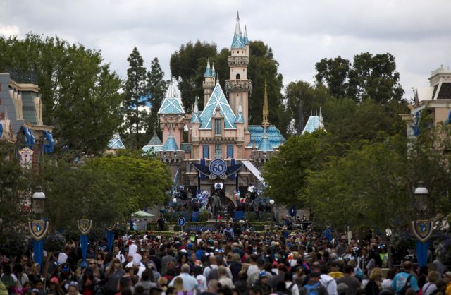 Ο Μίκυ Μάους σε μπλακ άουτ στην Ντίσνεϋλαντ