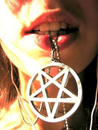 Το θρίλερ της «μαζικής αυτοκτονίας» στη Ραφήνα