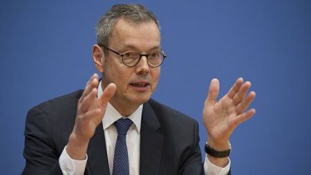 Μπόφινγκερ: «O μεγάλος συνασπισμός συμφέρει την Ευρώπη»