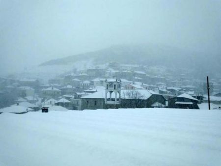 Λάρισα: Στα «λευκά» τα ορεινά του νομού