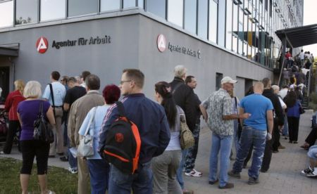 DW: «Μαγειρεμένες» οι γερμανικές στατιστικές για την ανεργία