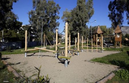 Ανοιχτό για το κοινό το αναμορφωμένο πάρκο της πλατείας Χαρίτων