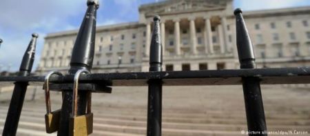 DW: Ένας χρόνος ακυβερνησίας στη Β. Ιρλανδία