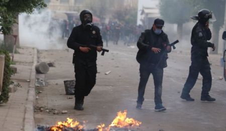 Τυνησία: 200 συλλήψεις και δεκάδες τραυματίες σε διαδηλώσεις