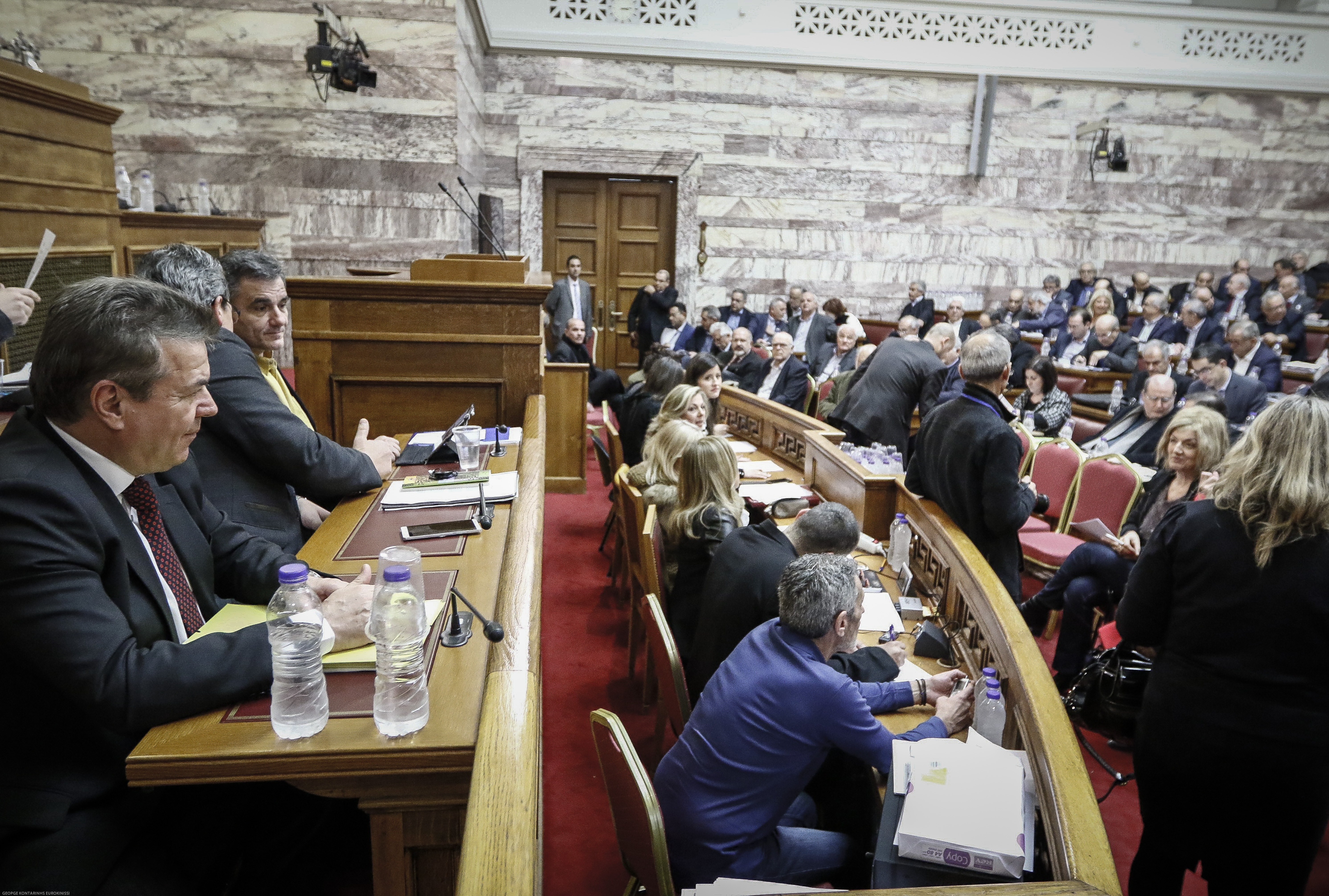 Βουλή: Υπερψηφίστηκε το πολυνομοσχέδιο στις Επιτροπές (Live)