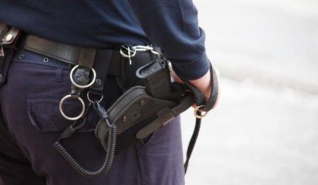 Αλλαγές στο καθεστώς οπλοφορίας αστυνομικών ζητούν βουλευτές του ΣΥΡΙΖΑ