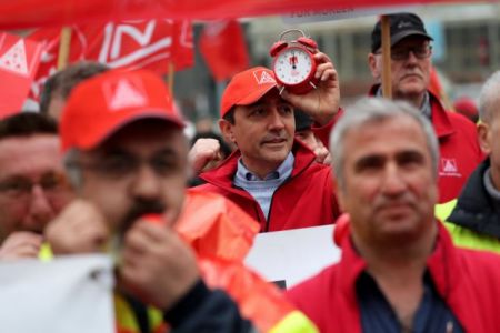 Τα συνδικάτα απειλούν το νέο γερμανικό οικονομικό θαύμα